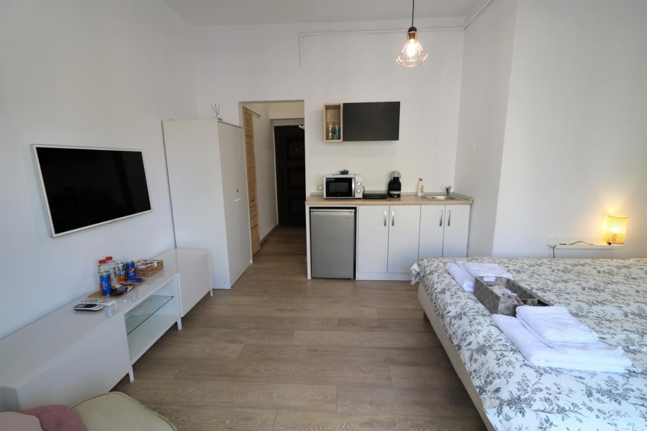 Lovely City Center Apartment - Free Minibar Бухарест Екстер'єр фото