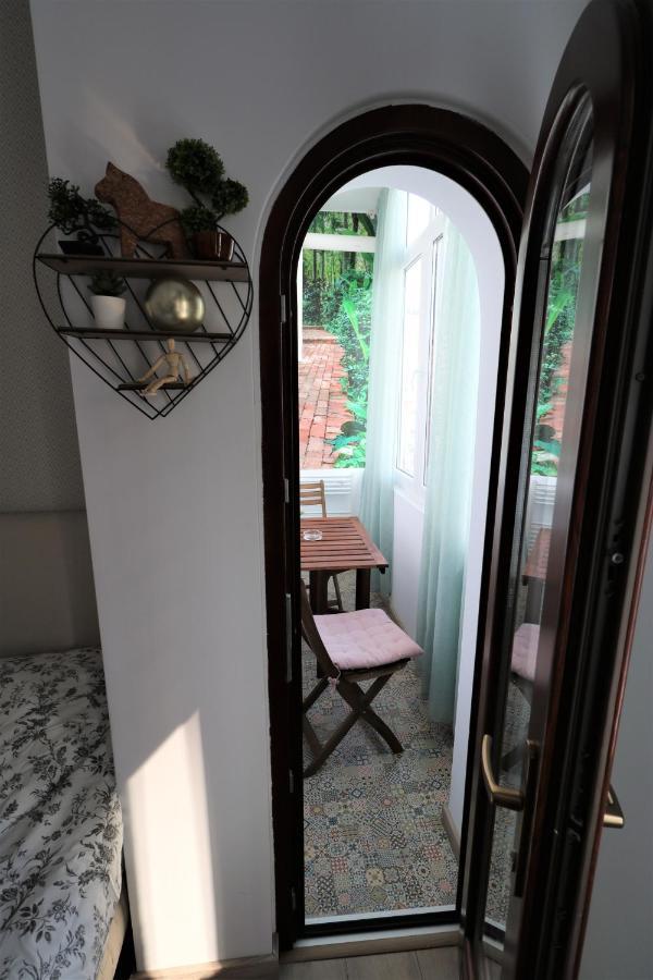 Lovely City Center Apartment - Free Minibar Бухарест Екстер'єр фото