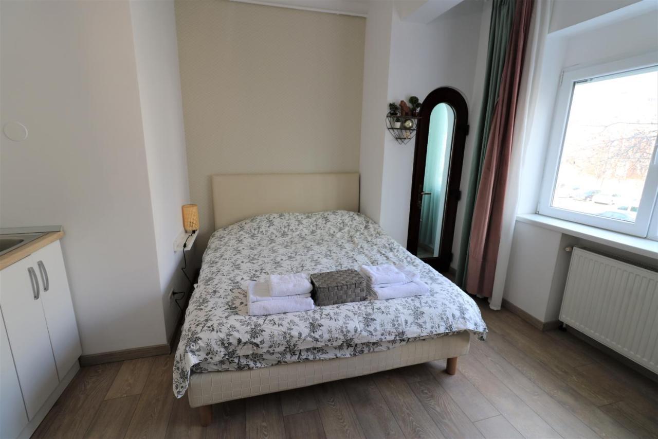 Lovely City Center Apartment - Free Minibar Бухарест Екстер'єр фото
