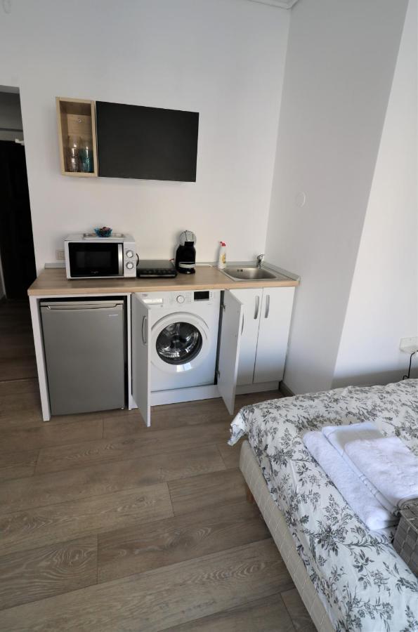 Lovely City Center Apartment - Free Minibar Бухарест Екстер'єр фото