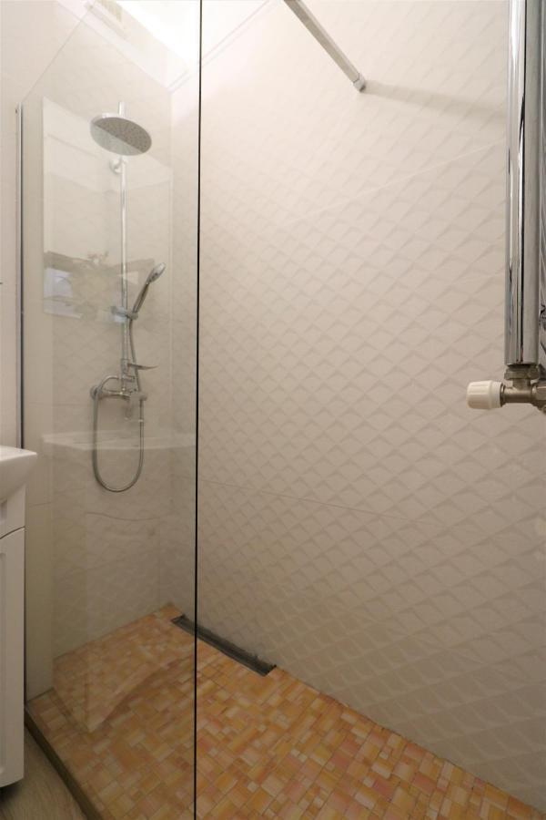 Lovely City Center Apartment - Free Minibar Бухарест Екстер'єр фото